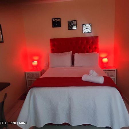 The Croc Guest House Springs  Eksteriør billede