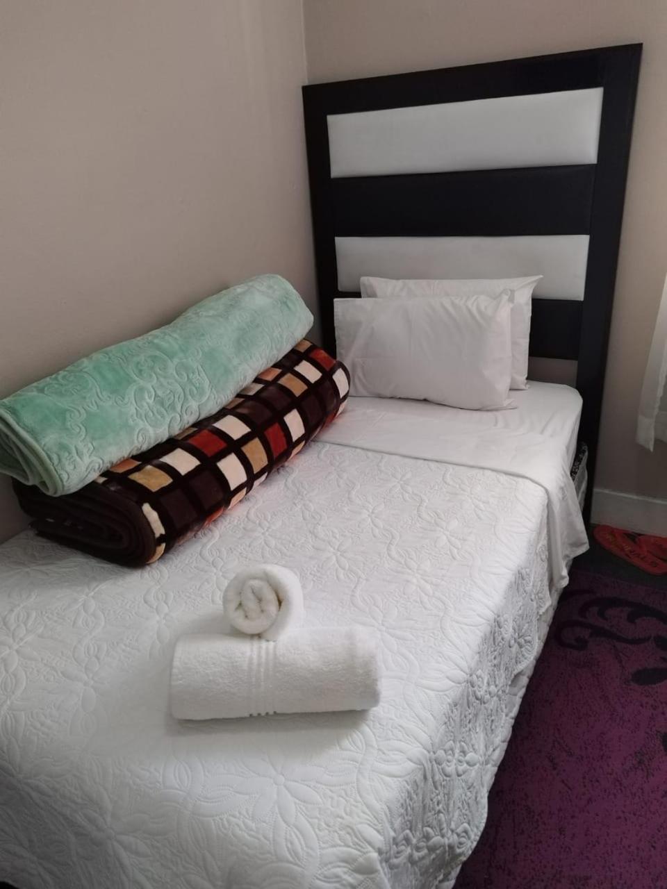 The Croc Guest House Springs  Eksteriør billede
